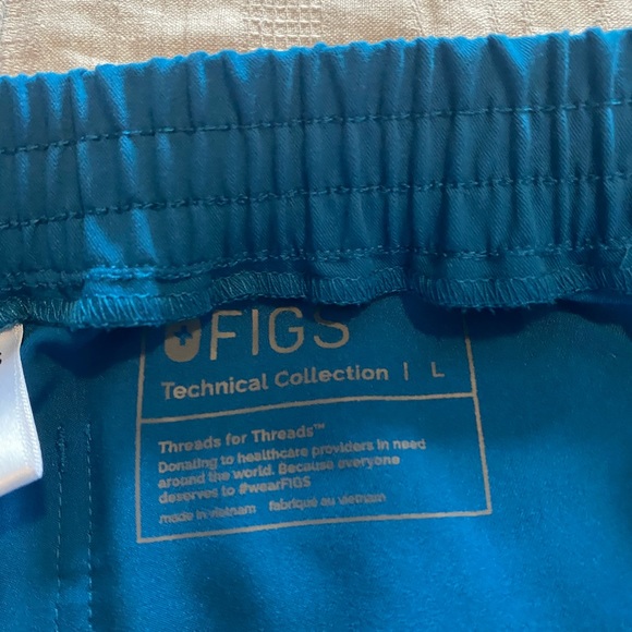 SOLD FIGS Alps Blue Scrub Set Large - Picture 4 of 4